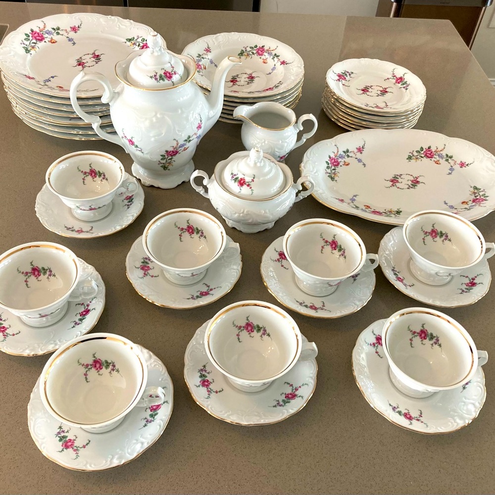 Wawel Rose garden with gold trim antique fine dining set
